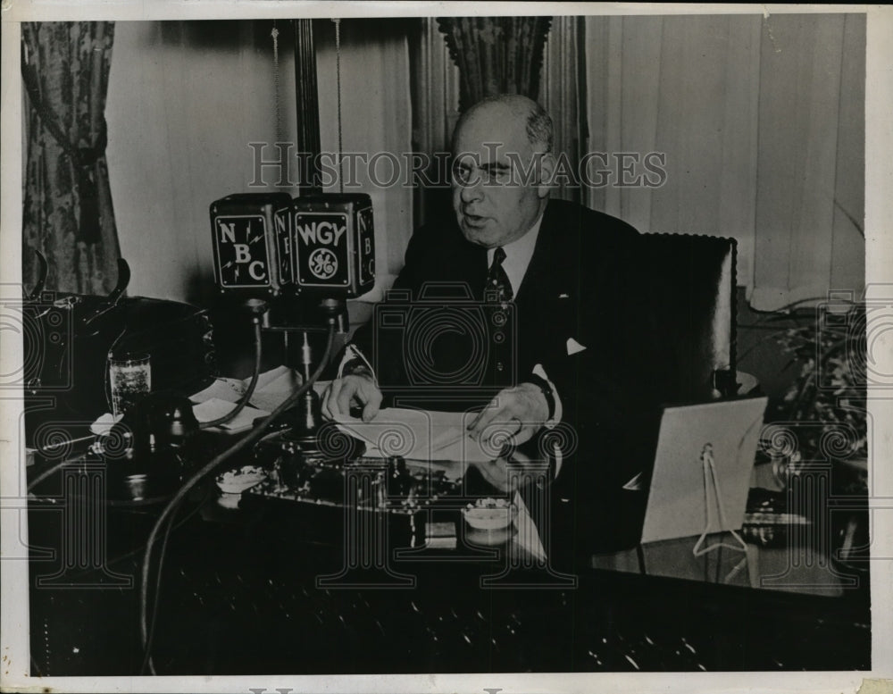 1934 Press Photo Governor Herbert H Lehman Discussing Utility Lobbyists