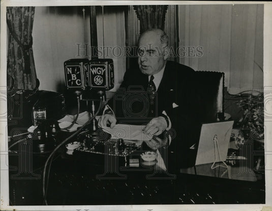 1934 Press Photo Governor Herbert H Lehman Discussing Utility Lobbyists
