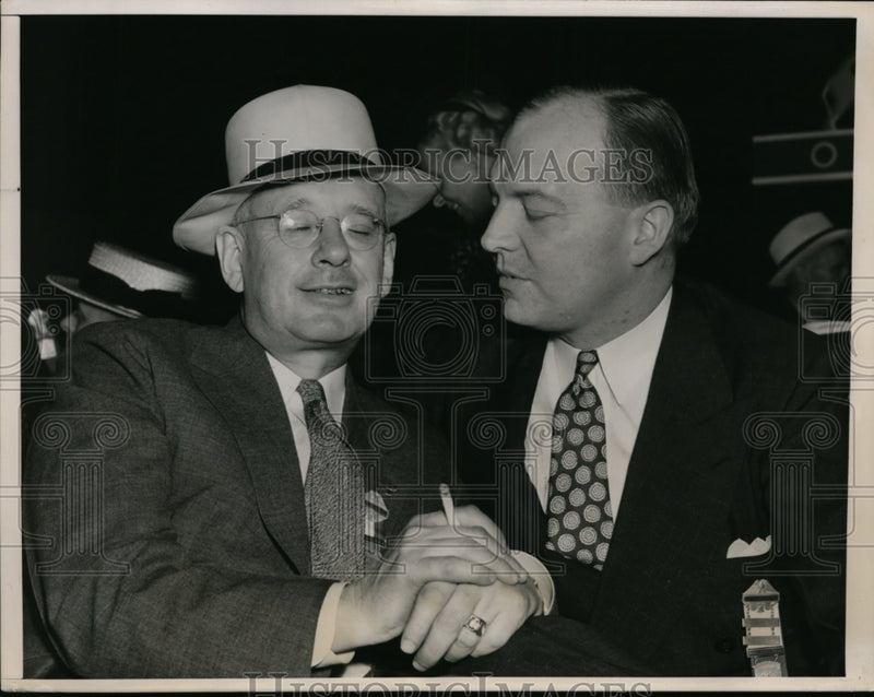 Load image into Gallery viewer, 1940 Press Photo Governor Alfred Landon &amp; Gov Stassen at Republican Convention

