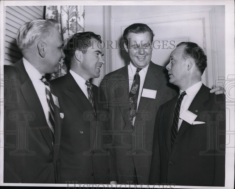 Load image into Gallery viewer, 1954 Press Photo Inland Daily Press Association &amp; VP Richard Nixon
