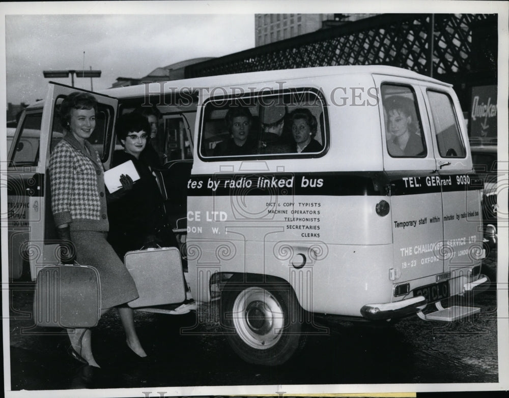 1961 Press Photo Challoner Service Secretarial Agency Radio Linked Bus in London