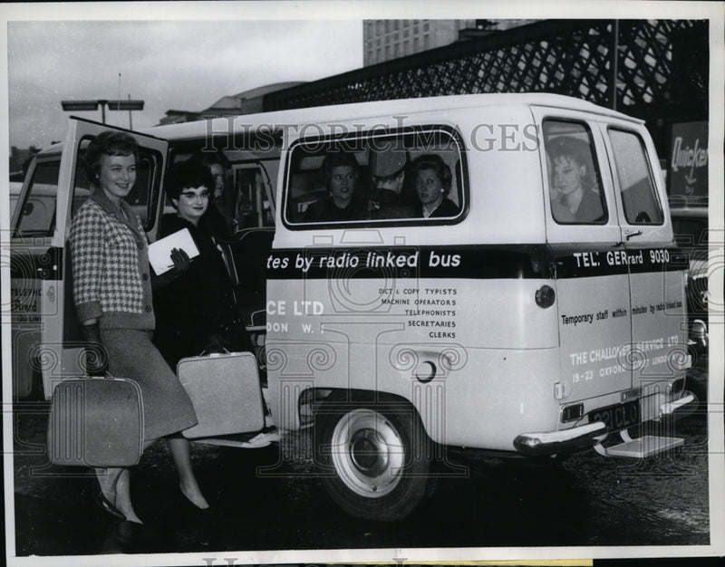 Load image into Gallery viewer, 1961 Press Photo Challoner Service Secretarial Agency Radio Linked Bus in London
