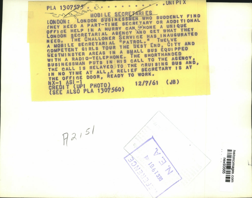 1961 Press Photo Challoner Service Secretarial Agency Radio Linked Bus in London