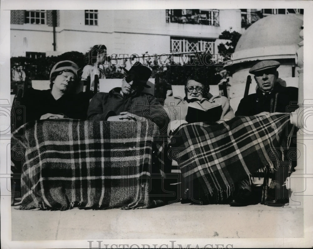 1948 Press Photo British Couples Sitting Out the Easter Parade in Bournemouth En