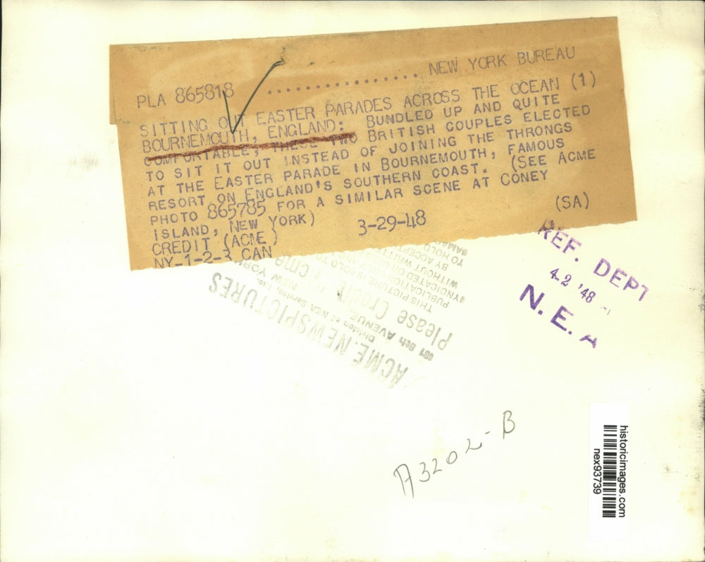 1948 Press Photo British Couples Sitting Out the Easter Parade in Bournemouth En