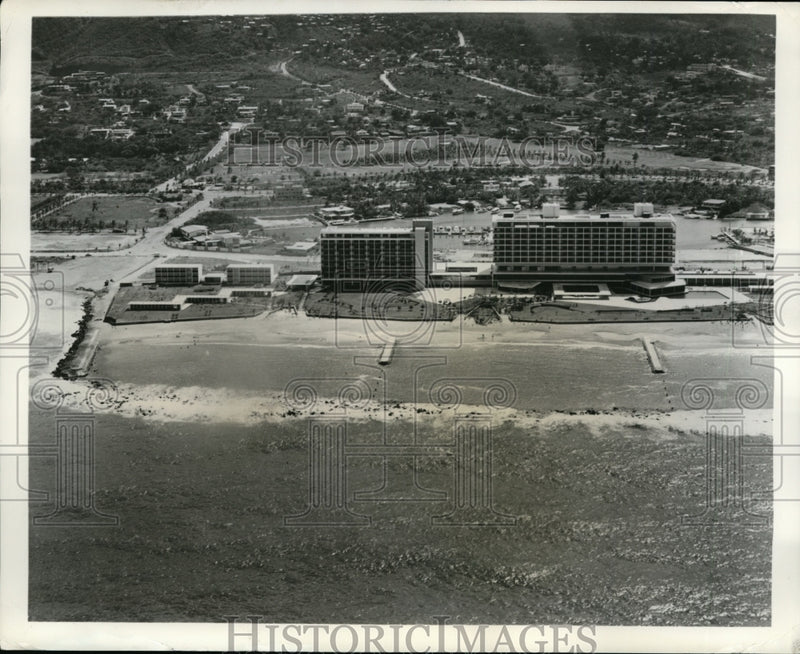 Load image into Gallery viewer, 1962 Press Photo Sheraton Hotel in Venezuela on Caribbean Beach - nex93759
