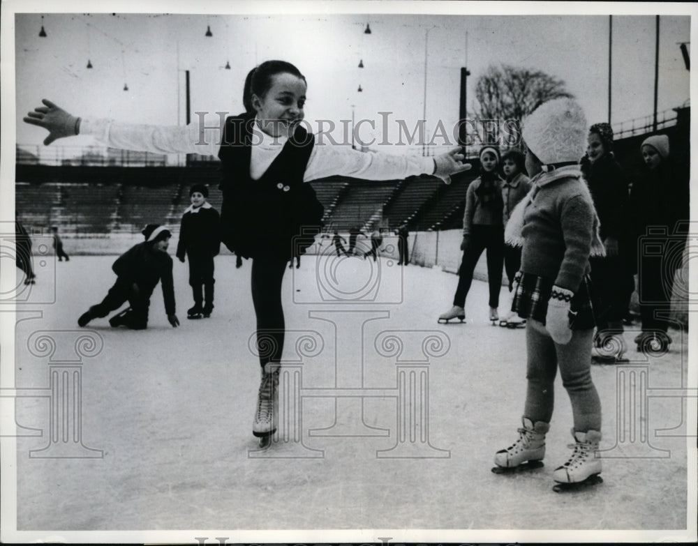 1961 Press Photo Christian Carlson & Lotta Levison Skating in Stockholm Sweden