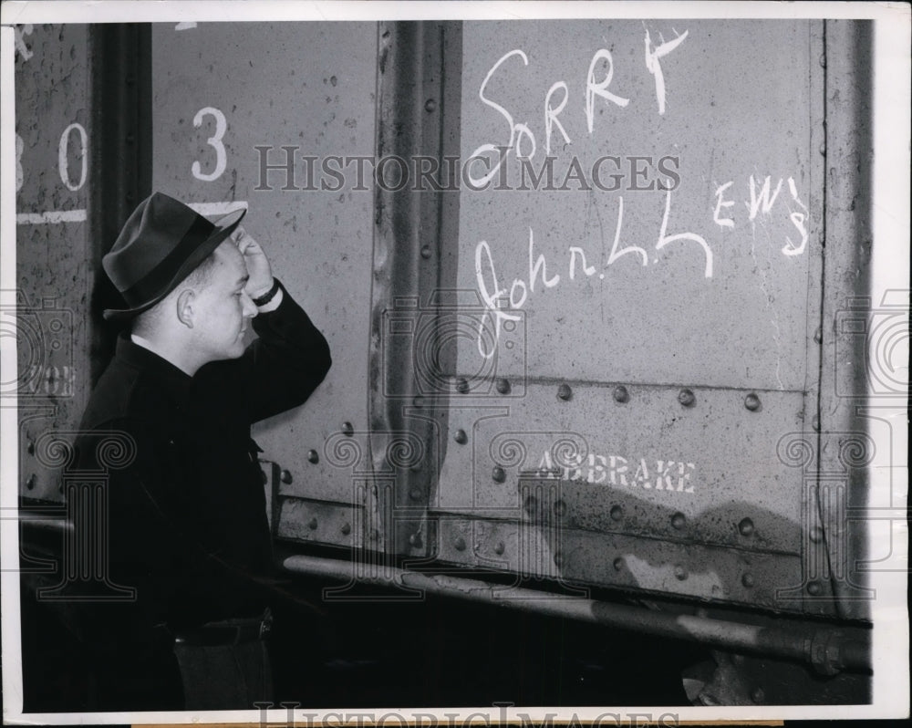 1950 Press Photo Jack Hoffricheter Owner of Lumber Firm &amp; Carload of Coal