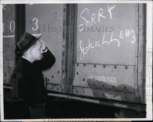 1950 Press Photo Jack Hoffricheter Owner of Lumber Firm & Carload of Coal