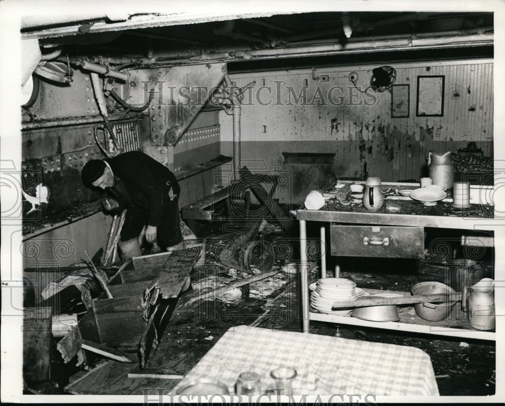 1942 Press Photo Michael Zack Crew Member of SS Malay American Torpedoed Tanker