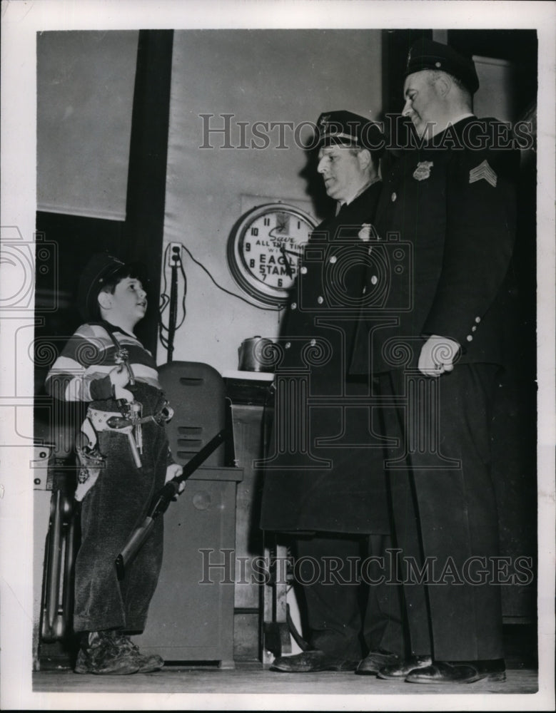 1951 Press Photo Bernie Sattler Age 11, Lt Edward Lentz & Sgt Troutman