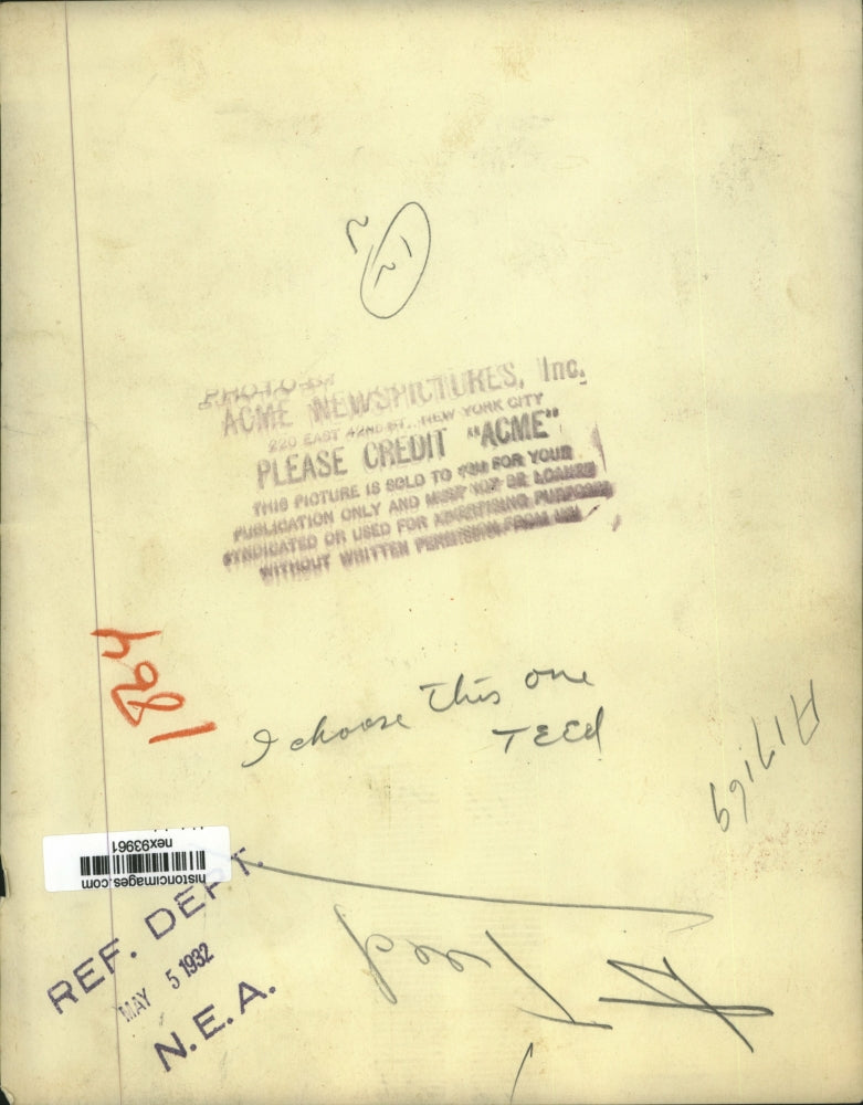 1932 Press Photo Man Sitting in Suit - nex93961