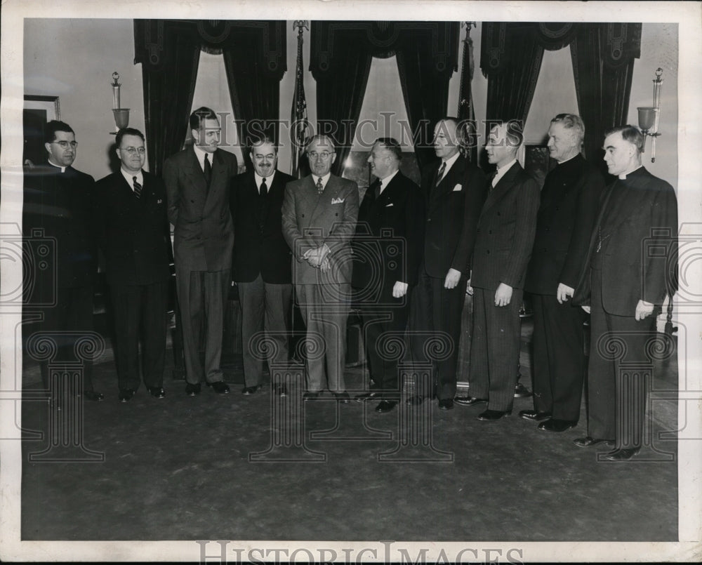 1946 Press Photo President Harry Truman Discusses Share The Housing Plan