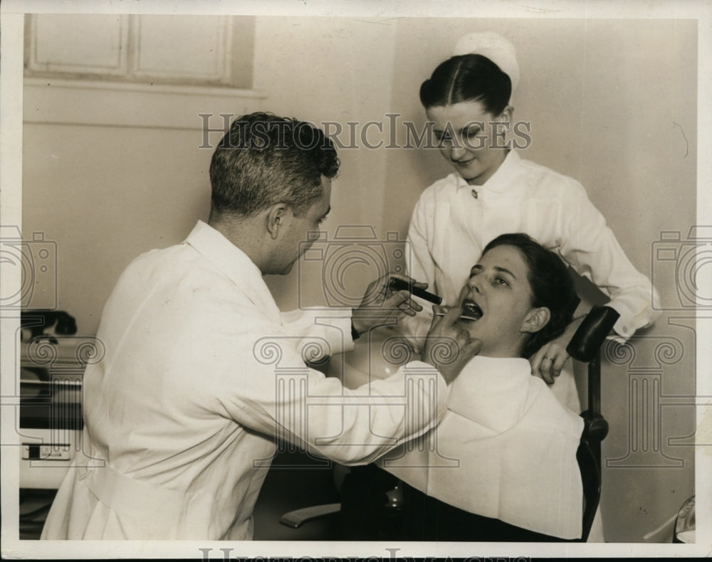 1938 Press Photo Dr Mario Scandiffio Examining Patient Julia Colfelt Watches