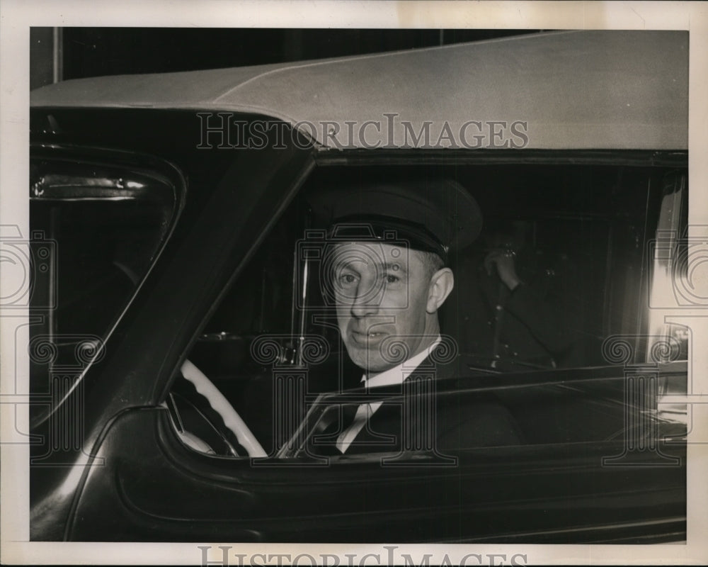 1939 Press Photo TL Southgate Chauffeur of Lord Tweedsmuir at Wheel of Car