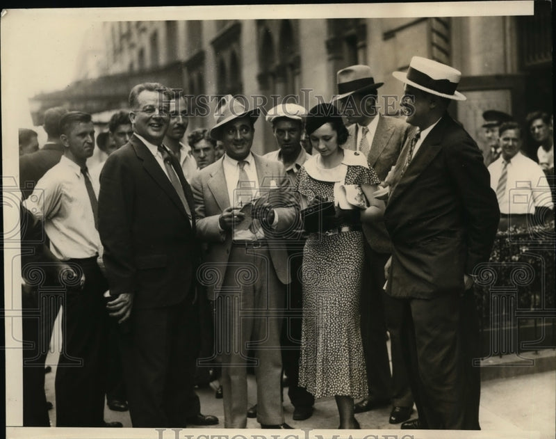 Load image into Gallery viewer, 1932 Press Photo Dr William Schroeder is Talking to Newspaper Reporters

