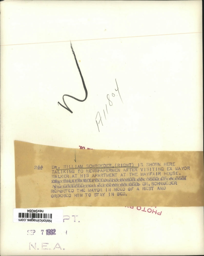 1932 Press Photo Dr William Schroeder is Talking to Newspaper Reporters