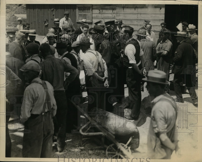Load image into Gallery viewer, 1930 Press Photo Aftermath of Detroit Blast - nex94087
