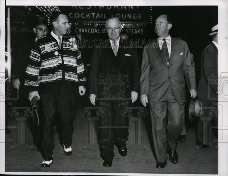 Load image into Gallery viewer, 1956 Press Photo Former President Harry S Truman &amp; Adlai Stevenson in Chicago
