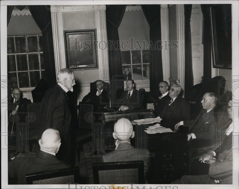 Load image into Gallery viewer, 1933 Press Photo CW Schmidtke Addresses Real Estate Committee City Hall
