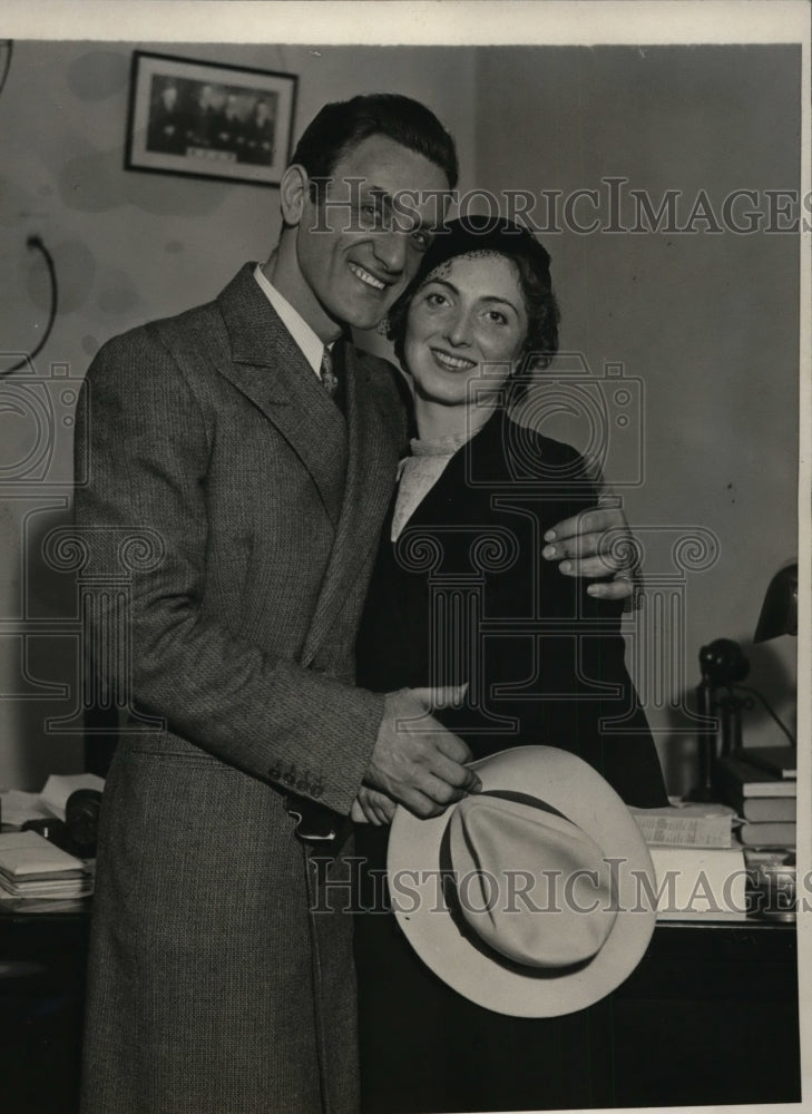 1932 Press Photo Arthur Tracy Radio Singer & Bride Beatrice Margel Secretary