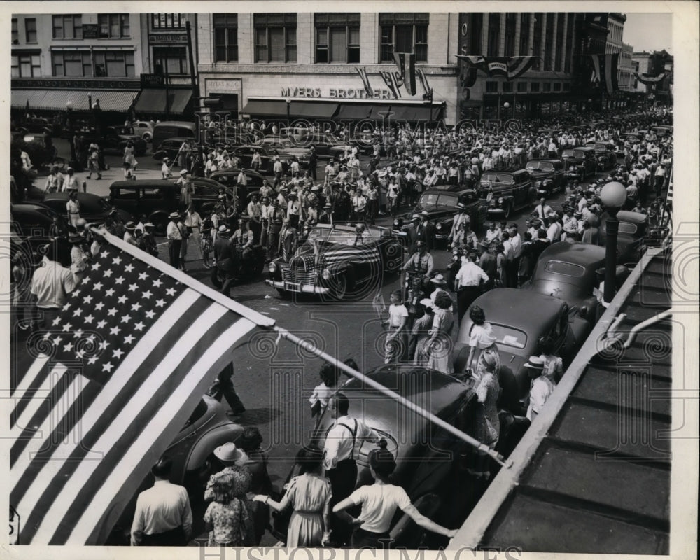 1944 Press Photo Presidential Candidate Thomas Dewey in Chicago Campaigning