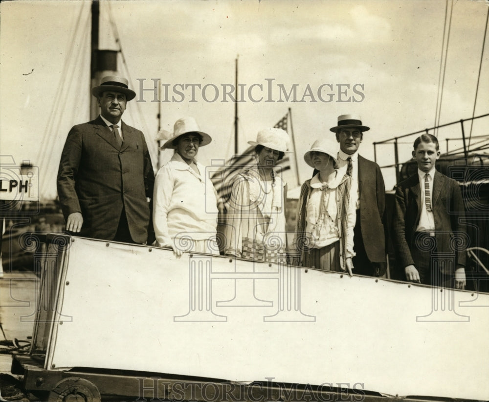 1924 Press Photo Secretary of Navy Wilbur & Attorney General Stone & Their Famil