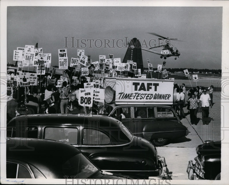 Load image into Gallery viewer, 1952 Press Photo Chicago's Midway Airport Crowd of Taft Supporters
