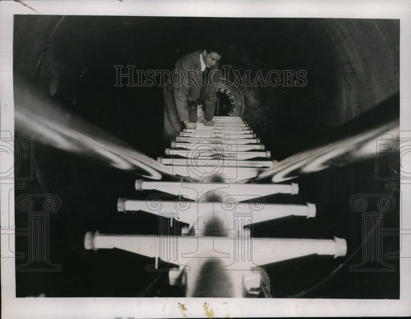 Load image into Gallery viewer, 1936 Press Photo Dr RG Herb of University of Wisconsin Physics Department

