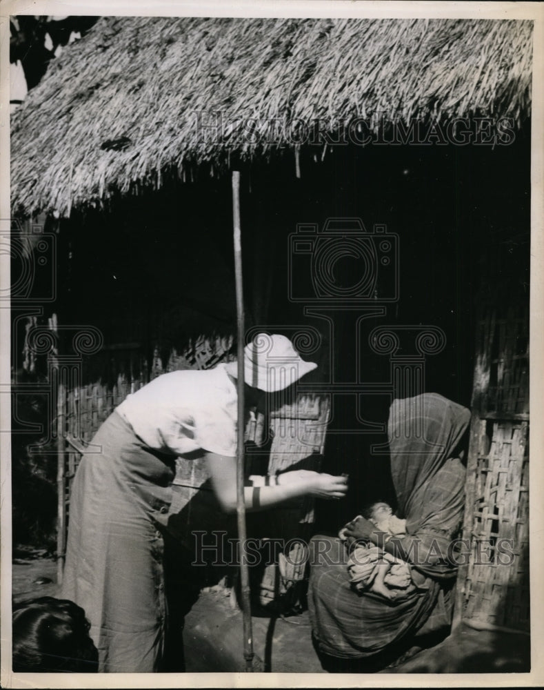 1951 Press Photo Miss Monnik World Health Organization & Pakiston Mother & Child