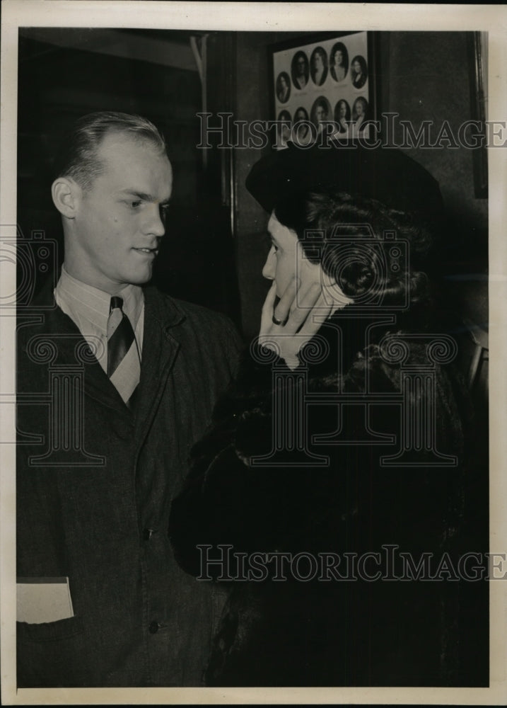 Load image into Gallery viewer, 1938 Press Photo Mrs Ida Lee Drummond &amp; Spy Suspect Karl Allen Drummond
