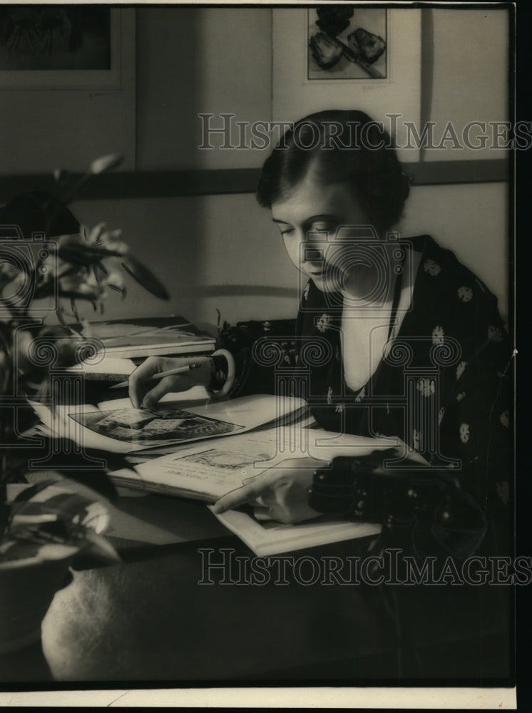 1932 Press Photo Alta Given Writing