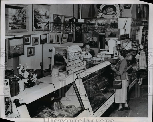 1952 Press Photo Butcher Art Hutchinson Also Painter