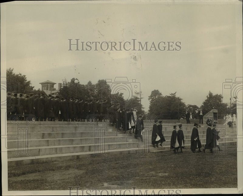 Load image into Gallery viewer, 1930 Press Photo New Jersey College for Women Graduation in New Brunswick
