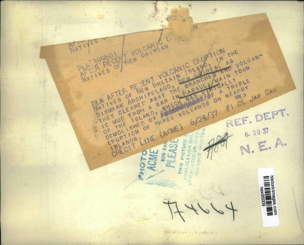 1937 Press Photo Natives of Archipelago New Guinea Clear Away Volcanic Mud