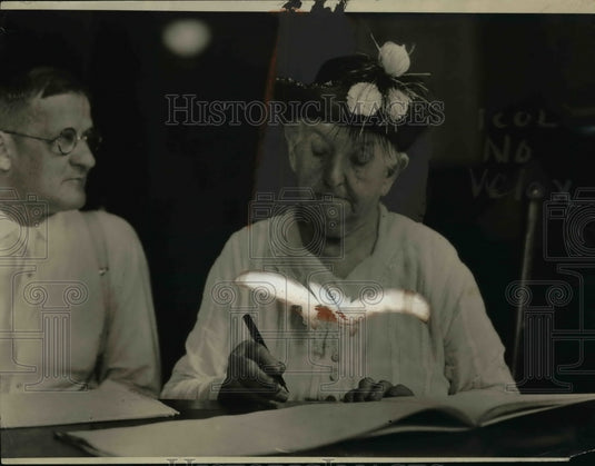 1924 Press Photo Mrs WB Kavanaugh Age 90 Oldest Woman Voter in Ohio