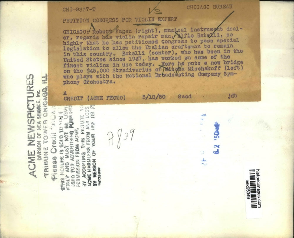 1950 Press Photo Robert Kagen Music Instrument Dealer & Aldio Batelli Violin Rep