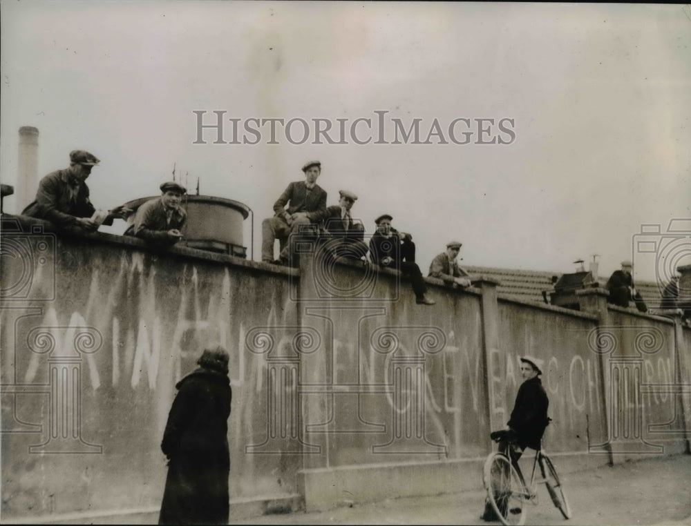 1936 Press Photo Thousands of Miners Stay In As Belgian Strikes Spread