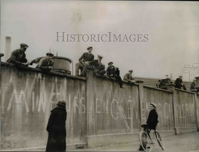 Load image into Gallery viewer, 1936 Press Photo Thousands of Miners Stay In As Belgian Strikes Spread

