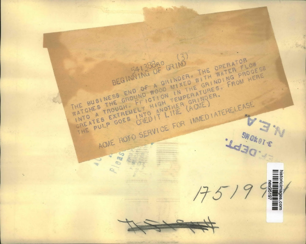 1940 Press Photo Wood Grinder Mixes Ground Wood with Water