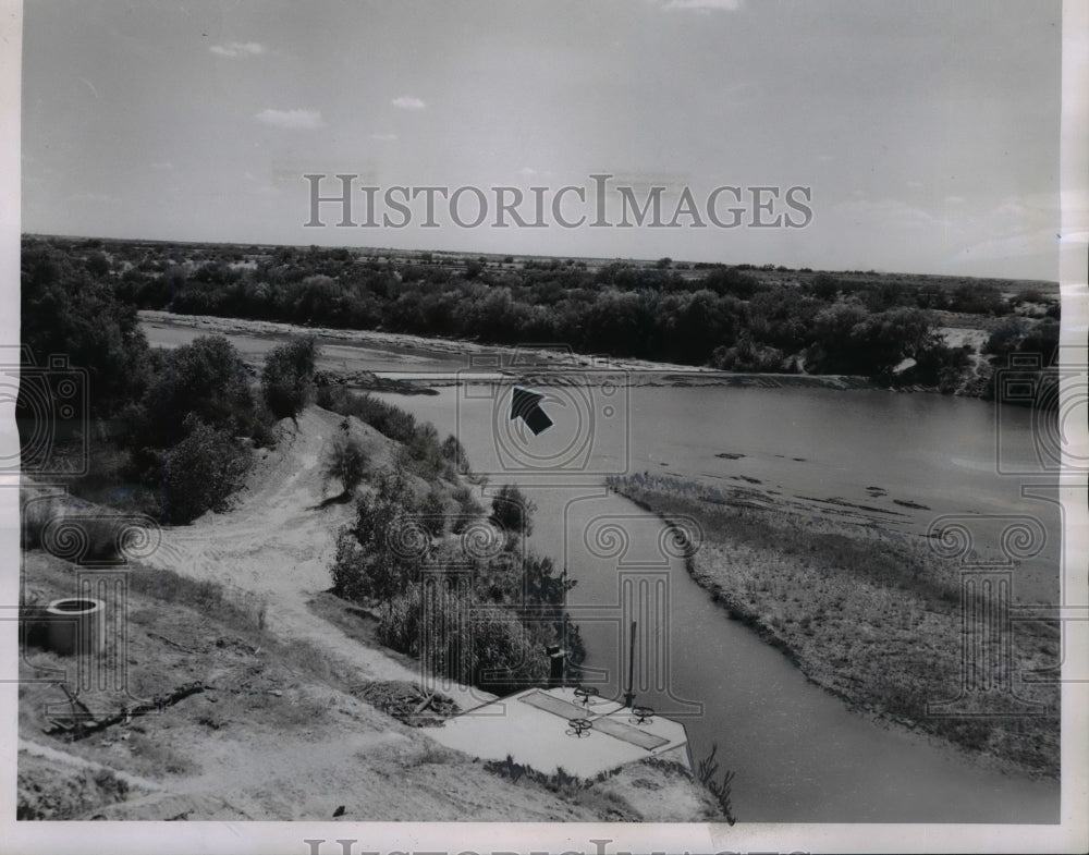 1958 Press Photo Rio Grande at Laredo Water System Intake Forming Conservation