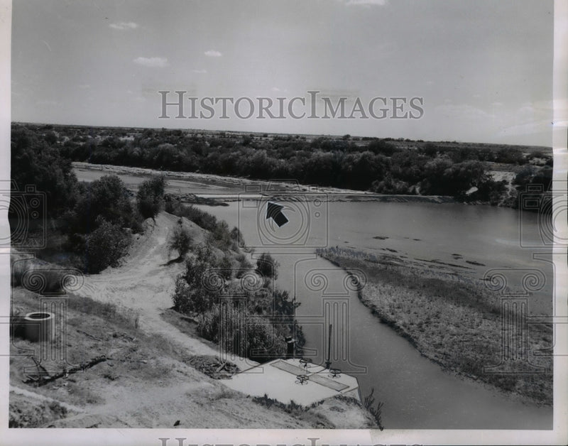 Load image into Gallery viewer, 1958 Press Photo Rio Grande at Laredo Water System Intake Forming Conservation
