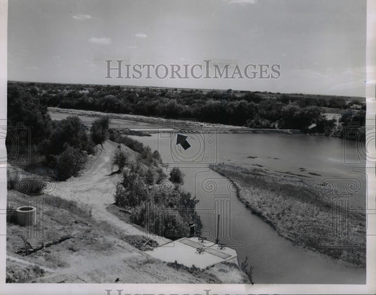 1958 Press Photo Rio Grande at Laredo Water System Intake Forming Conservation