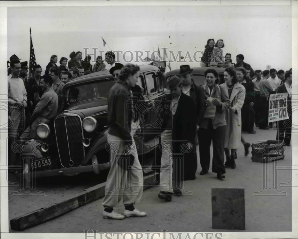 1941 Press Photo Harvill Die Casting Corporation Owner Got Court Order for Dies
