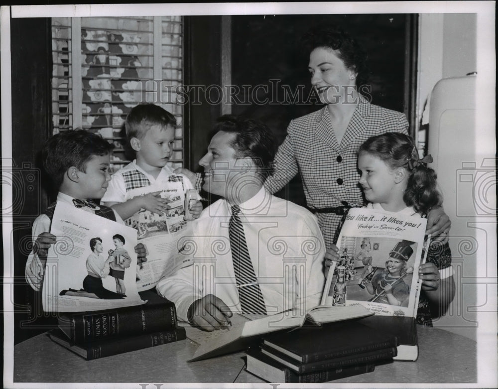 1955 Press Photo 3 Buckley Children with Father Donald Graduating Univ of IL