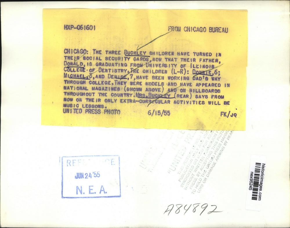 1955 Press Photo 3 Buckley Children with Father Donald Graduating Univ of IL