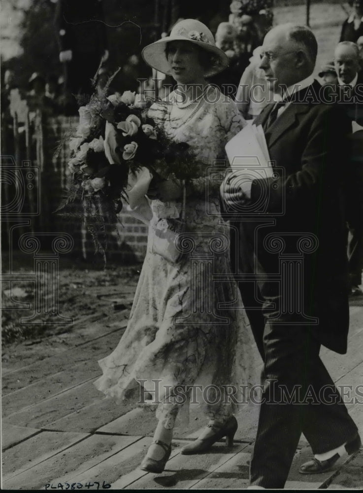 Load image into Gallery viewer, 1937 Press Photo Princess Royal Wife of Earl of Harewood &amp; Daughter of George V
