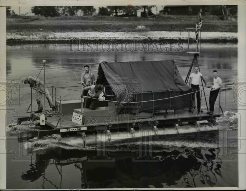 Load image into Gallery viewer, 1948 Press Photo Chicago Men Build Homemade Pontoon Raft Meanco II Chicago IL
