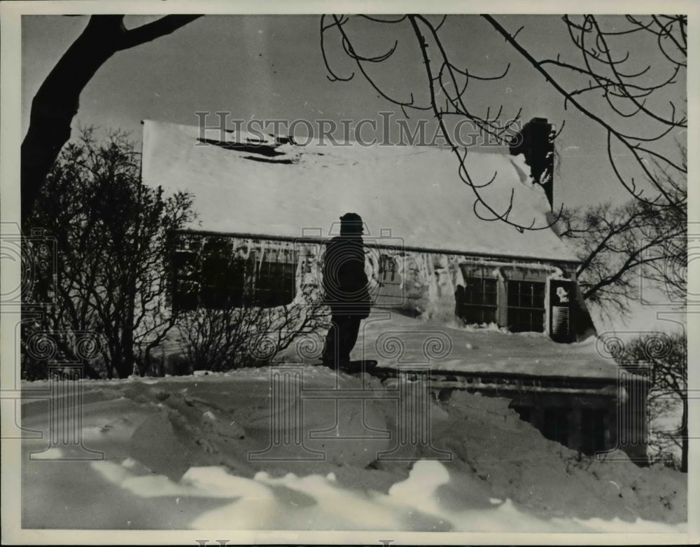 1938 Press Photo Upper Peninsula of Michigan House Hidden by Snow in Escanaba