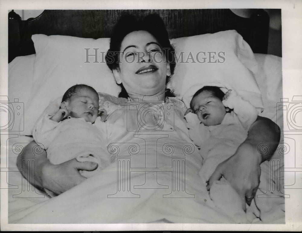 1945 Press Photo Mrs Amerigo Russo Gave Birth to Twins at St Agnes Hospital